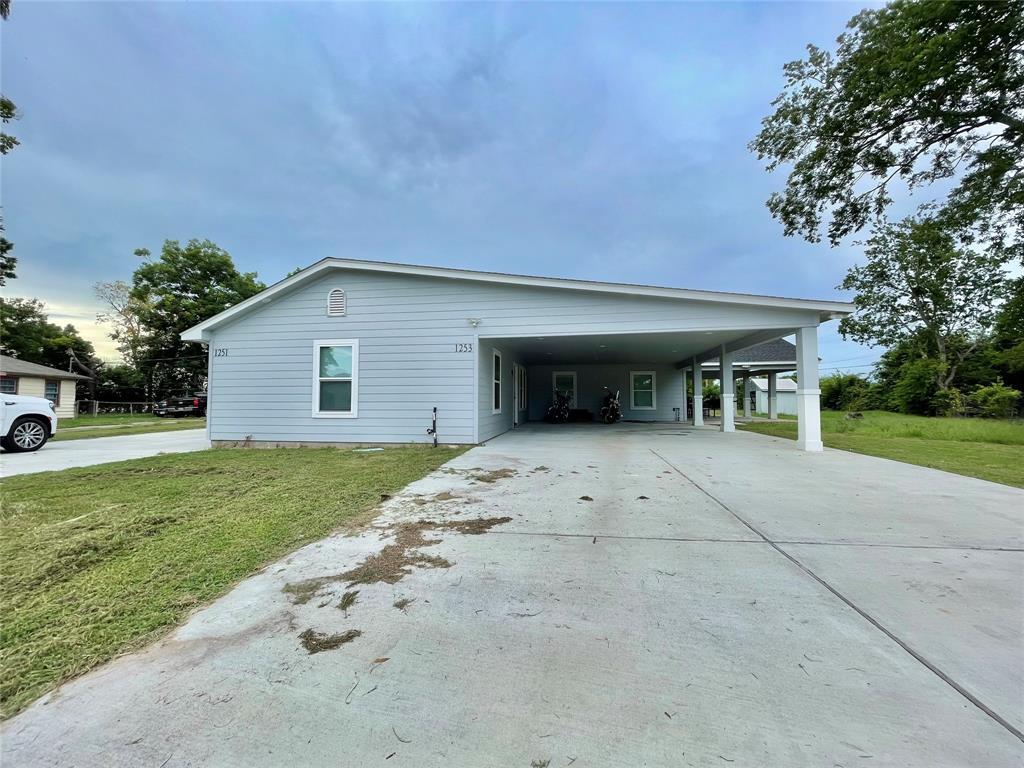 Foto principal - 1253 Chevy Chase Dr