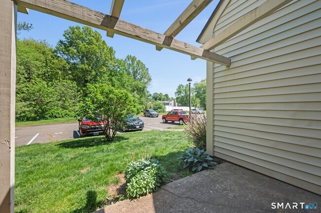 Building Photo - 20 Little Oak Ln