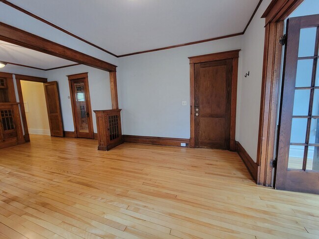 Building Photo - 2891 James Ave S
