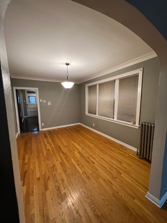 8533 S Oglesby Ave Unit 1, Chicago, IL 60617 Apartments in Chicago