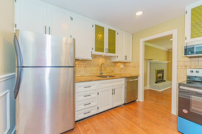 Building Photo - 15 Spa Cir