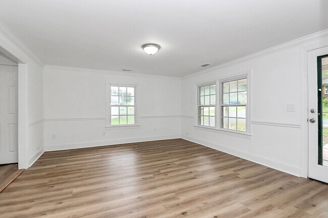 Building Photo - ALL BILLS PAID! Welcome to this beautifull...