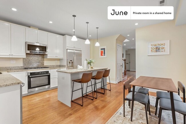 Building Photo - Room in Shared 3 bed/3 bath home