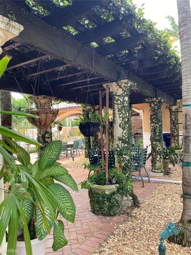Building Photo - 4 br, 3 bath House - Graveran Estates