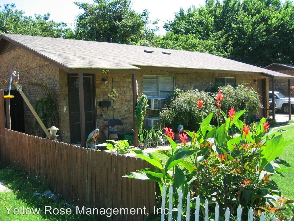 Foto principal - 912 Austin St