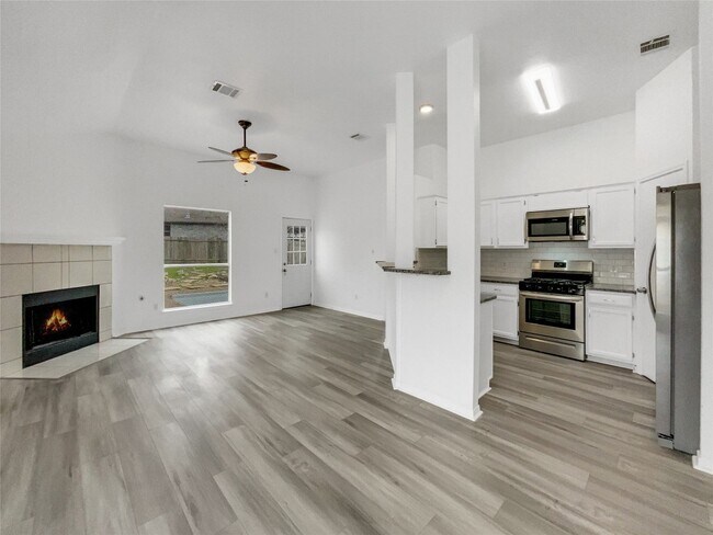 Building Photo - 1225 Hughmont Dr