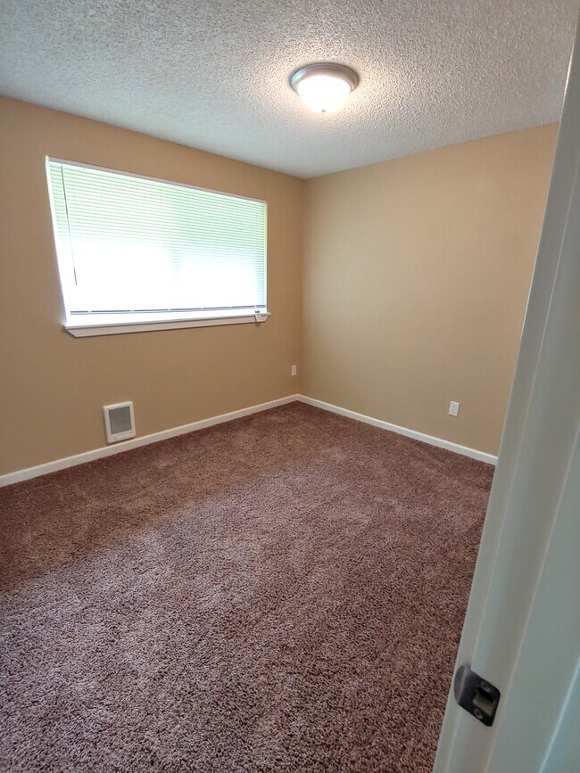 Foto del edificio - 7423 Henderson Boulevard Southeast