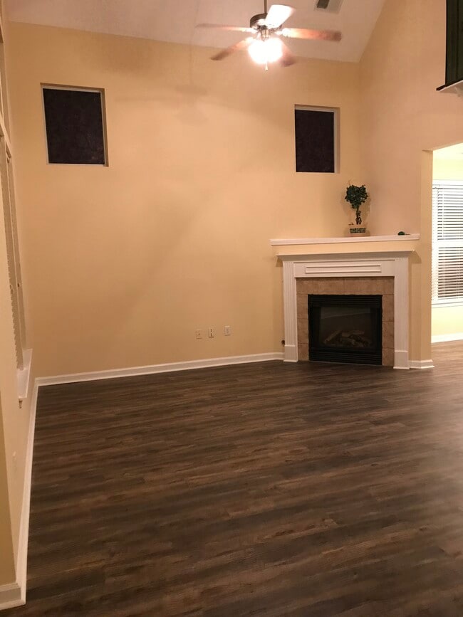 Building Photo - 1317 Island Pl E