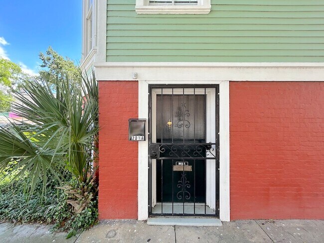 Foto del edificio - 2 BED | 1 BATH | VICTORIAN DISTRICT
