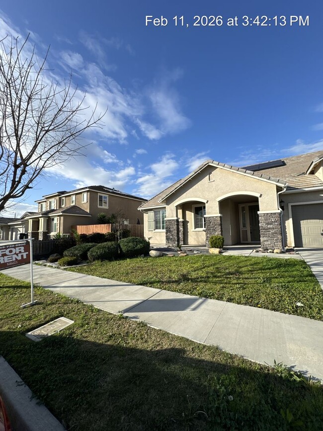 Building Photo - 4418 W Robin Ave