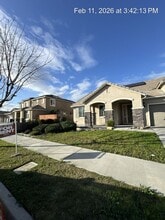 Building Photo - 4418 W Robin Ave