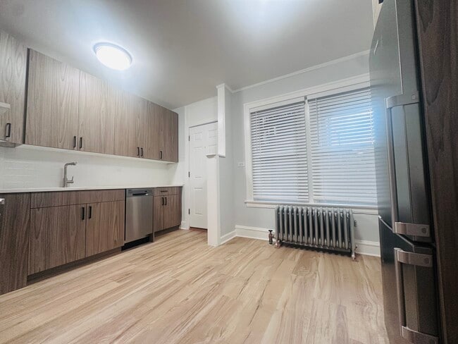 Building Photo - 5064 N Wolcott Ave