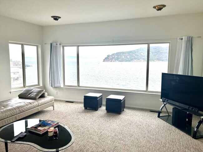 Living room - 2090 Paradise Dr