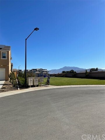 Building Photo - 840 Blue Orchid