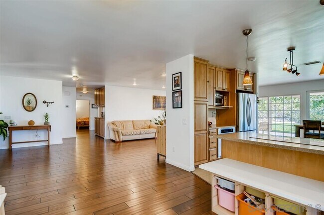 Building Photo - 4575 La Cuenta Dr