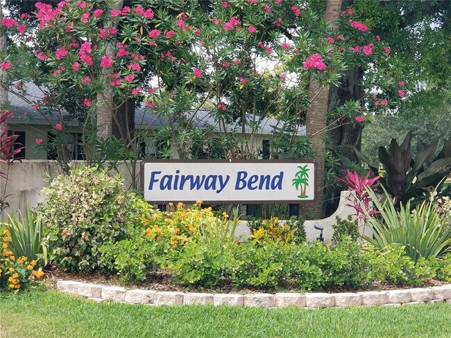 Building Photo - 7050 Fairway Bend Ln