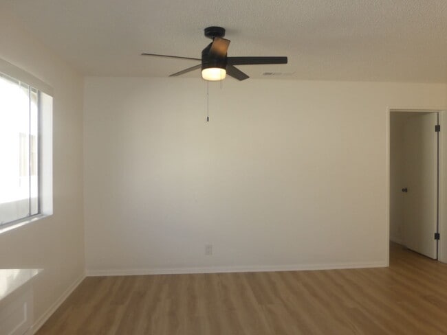 Foto del edificio - 673 W 20th St