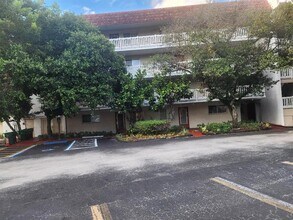 Building Photo - 3591 Inverrary Dr