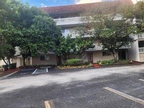 Building Photo - 3591 Inverrary Dr