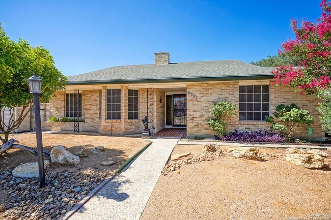SPACIOUS 3-BEDROOM IN WINDCREST - SPACIOUS 3-BEDROOM IN WINDCREST House