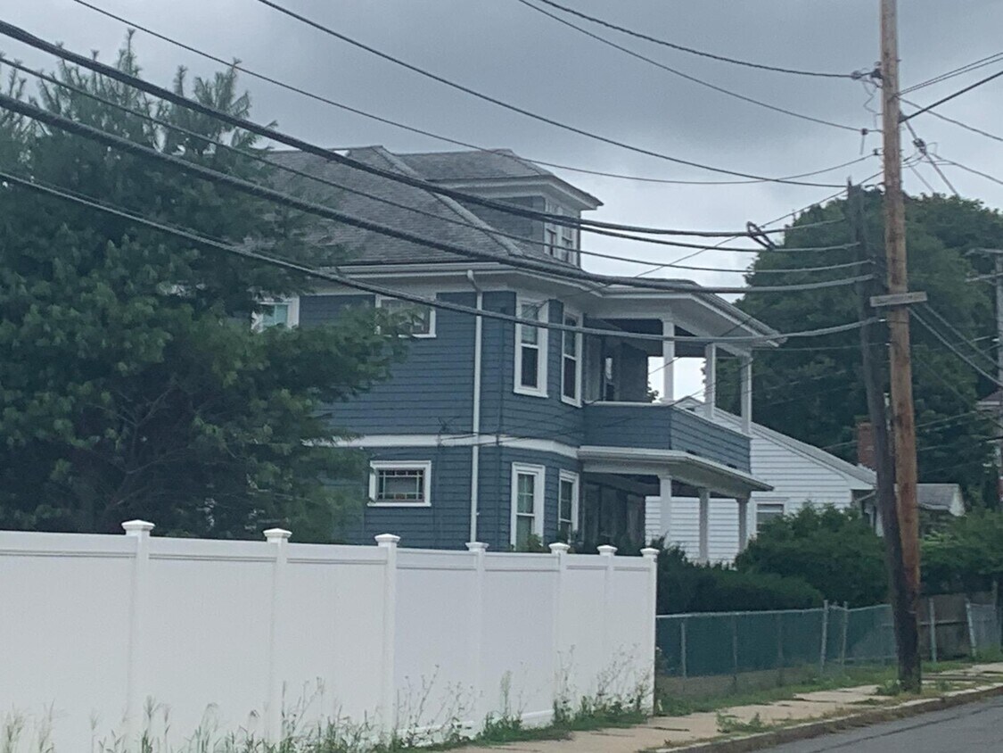574 Beech Street - 574 Beech St