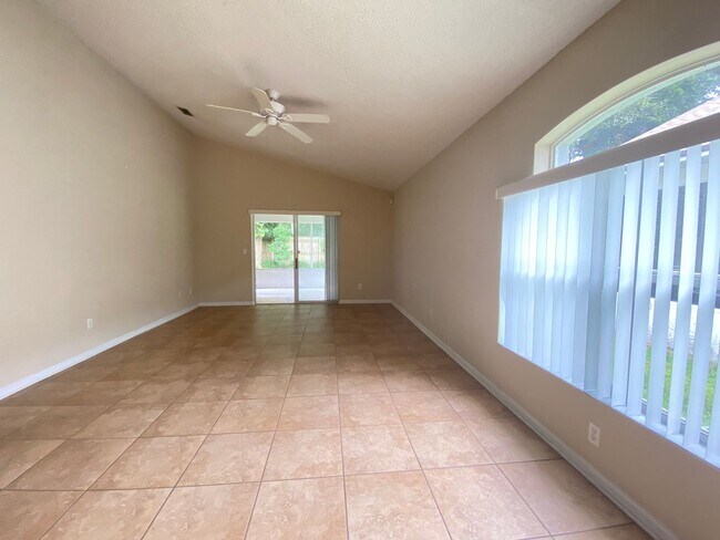 Building Photo - 3 BEDROOM WITH OVERSIZED PATIO