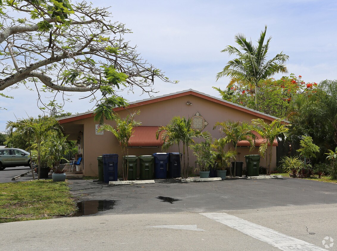 Foto del edificio - 704 NE 23rd Dr