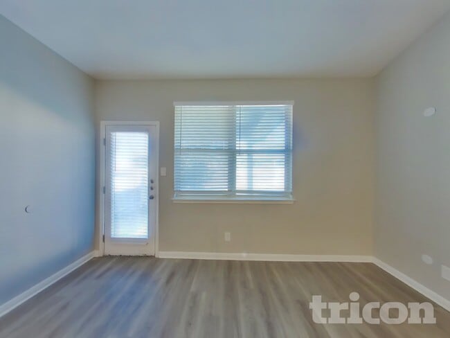 Foto del edificio - 3119 Gilbert Garden