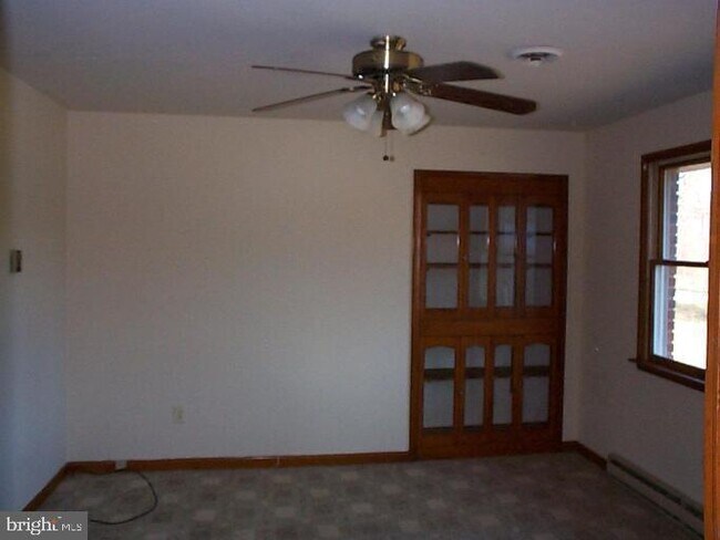 Foto del edificio - 549 Burns Crossing Rd