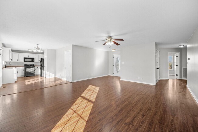 Foto del edificio - Spacious 3-Bedroom, 2-Bath Home with Over 2,000 Sq. Ft. in Oak Grove