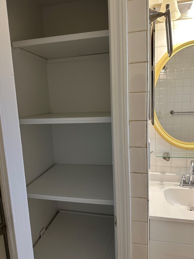 Building Photo - 379 Derby Ave