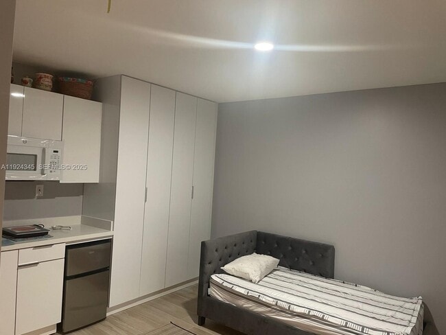 Building Photo - 11401 Taft St