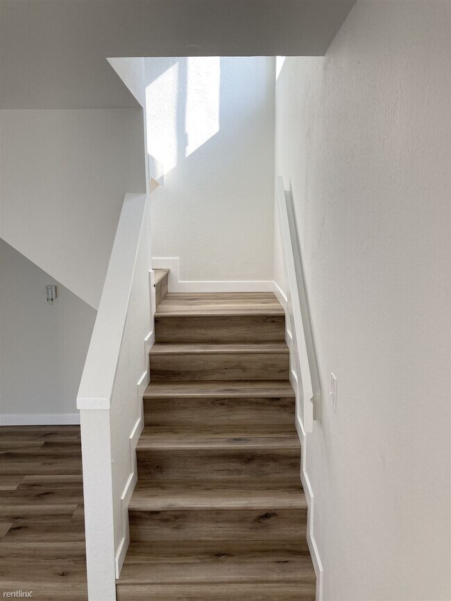 Building Photo - 2 br, 1.5 bath Townhome - 4472 Copeland Ave