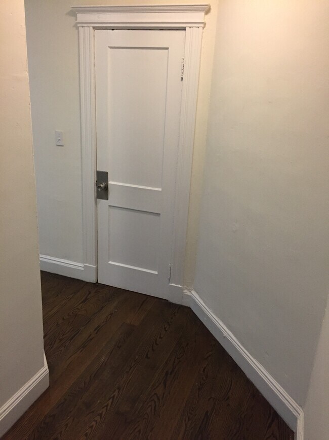 Foto del edificio - 74 Brainerd Rd