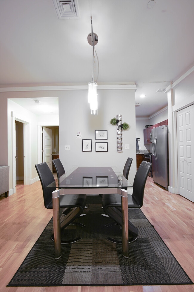 Building Photo - 54 Loomis St