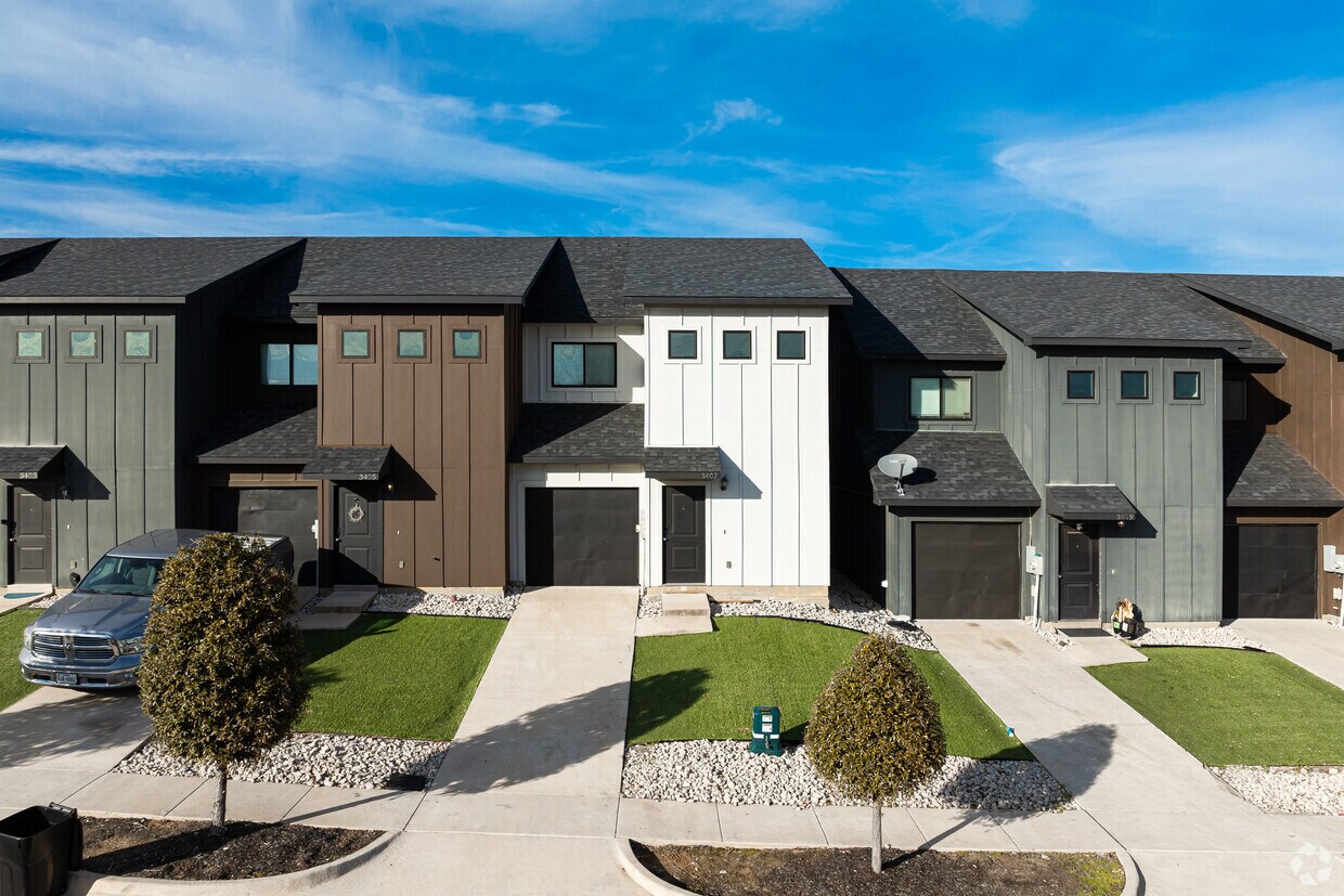 Building Photo - The Point at Forest Hill