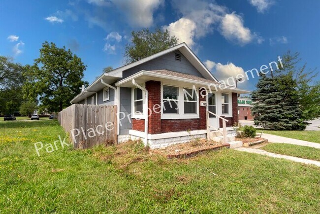 Building Photo - 1622 E Raymond St