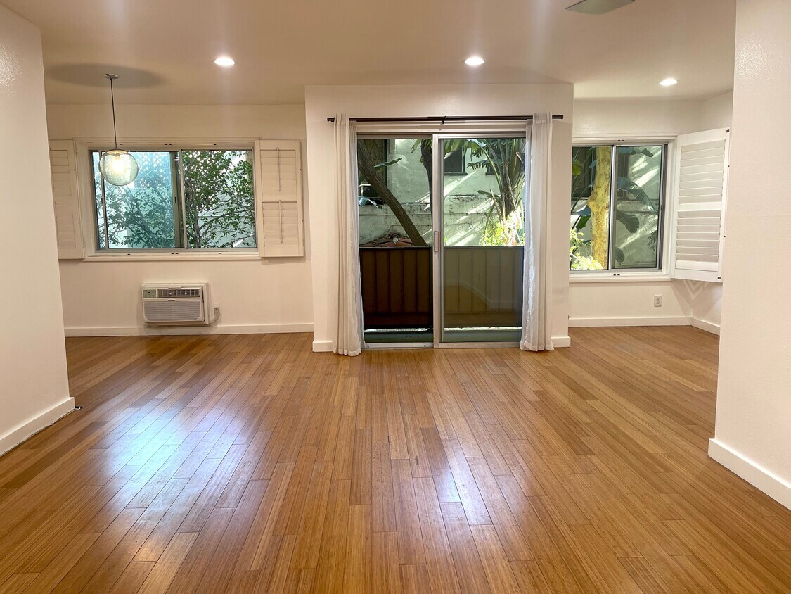 Foto principal - 525 N Sycamore Ave