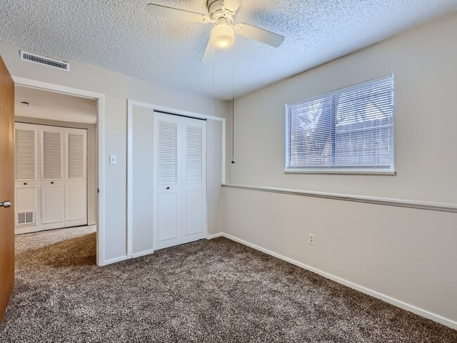 Building Photo - 515 Sunset Rd