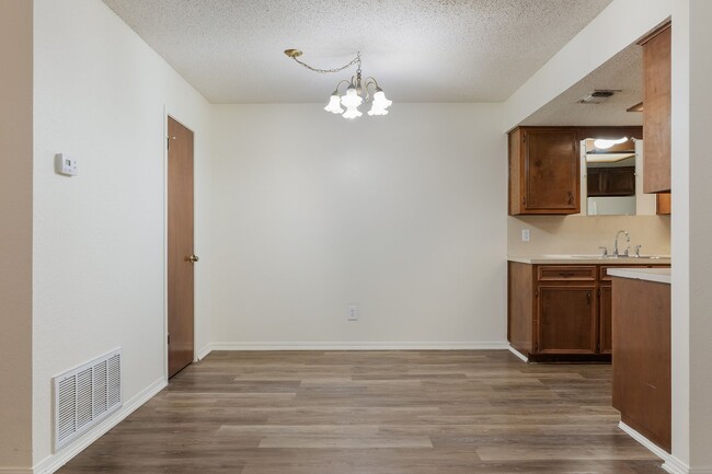Building Photo - **Holly Springs