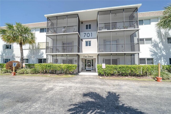 Foto del edificio - 701 NE 1st Ct