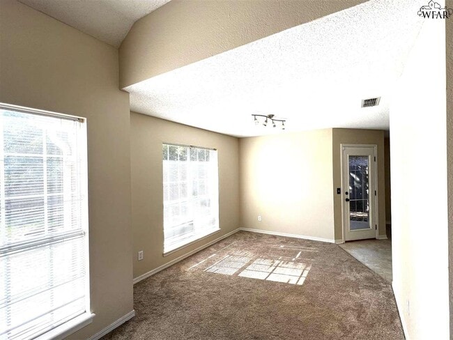 Building Photo - 4826 Shenandoah Dr