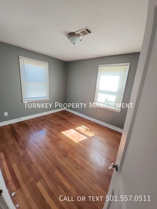Foto del edificio - 1720 Pinewood Dr
