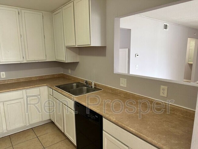 Foto del edificio - 4180 Versailles Dr