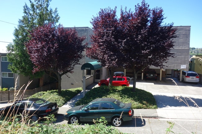 Building Photo - 2015 13th Ave W