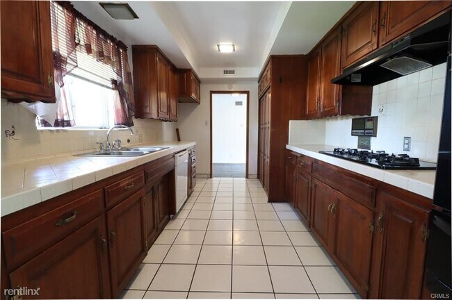 Foto del edificio - 3 br, 2 bath House - 232 N Hillcrest Blvd