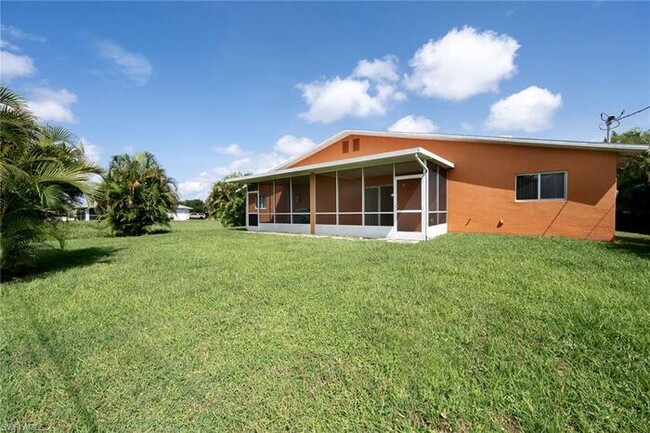 Foto del edificio - SE Cape Coral Duplex