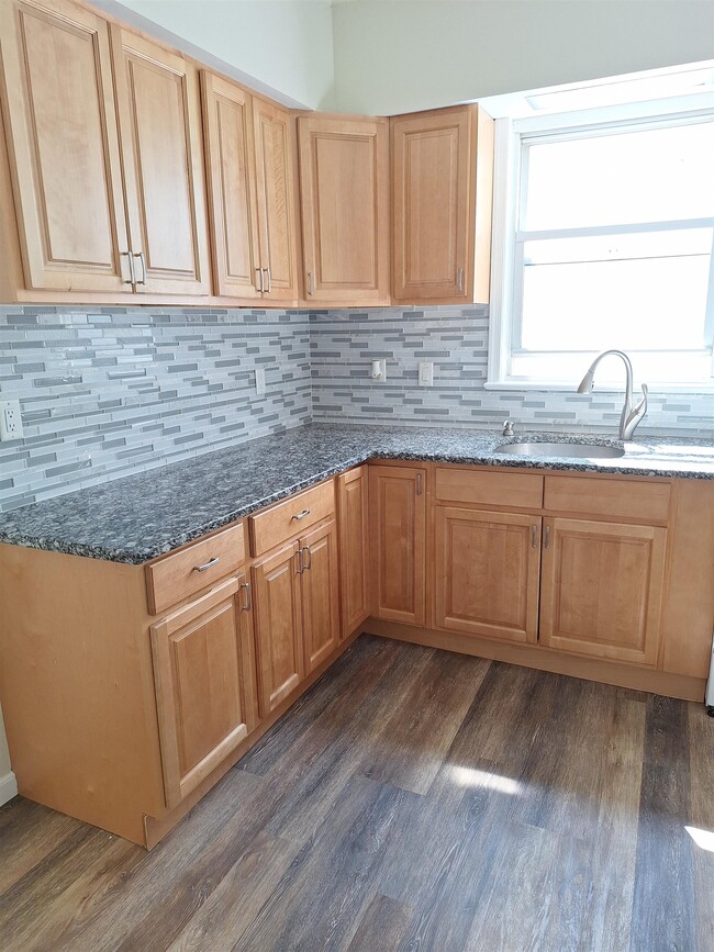 Building Photo - 589 Avenue A Ave