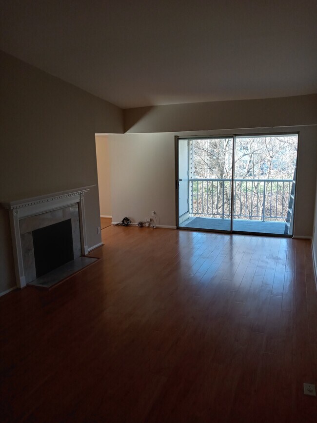 11 Pickering Ct Unit 201, Germantown, MD 20874 Condo for Rent in Germantown, MD