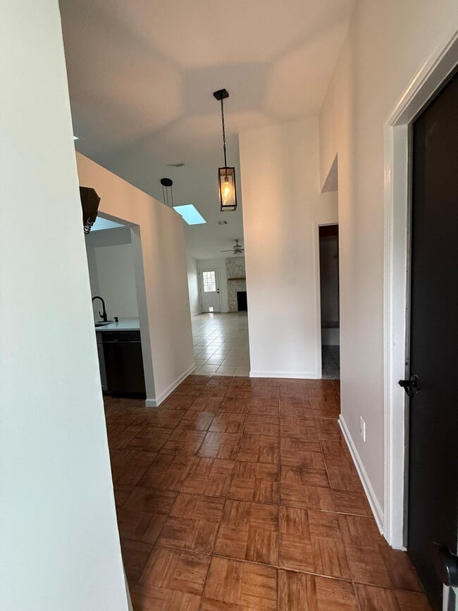 Foto del edificio - 11765 White Horse Rd